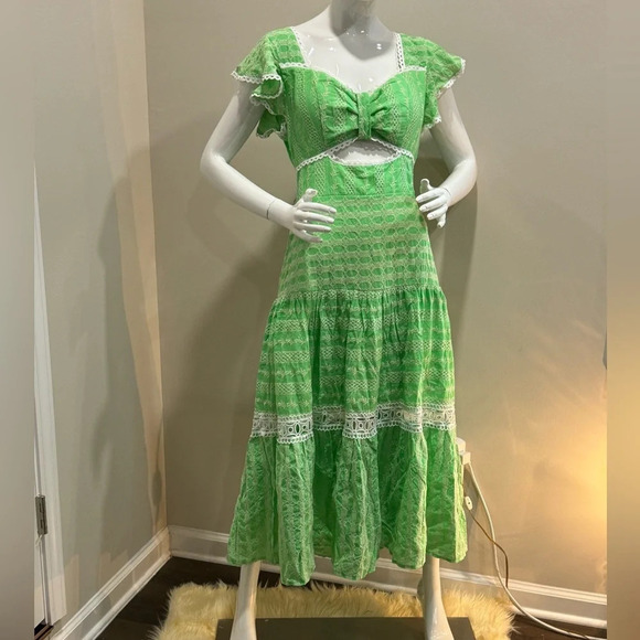 Vestido Midi de Laise Cut Out
Cancun Verde - Limonada Pink - Picture 6 of 15